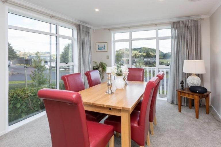 Photo of property in 8 Ridge View Crescent, Pukekohe, 2120