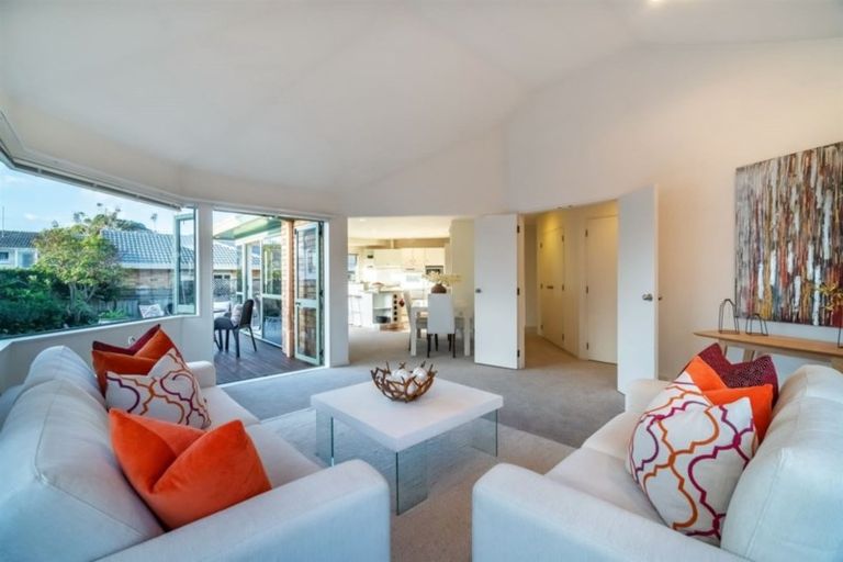 Photo of property in 2/1 Stratford Avenue, Milford, Auckland, 0620