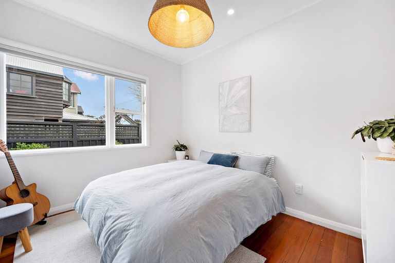 Photo of property in 39 Tuatoru Street, Eastbourne, Lower Hutt, 5013