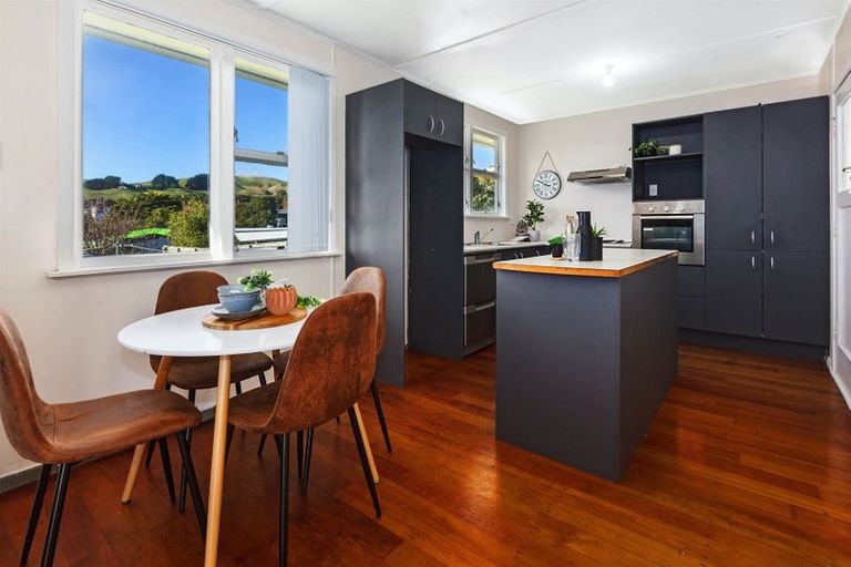 Photo of property in 11 D'urville Street, Cannons Creek, Porirua, 5024