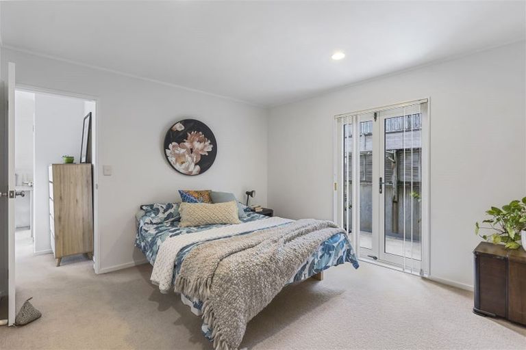 Photo of property in 2c/20 Ian Marwick Place, Birkenhead, Auckland, 0626