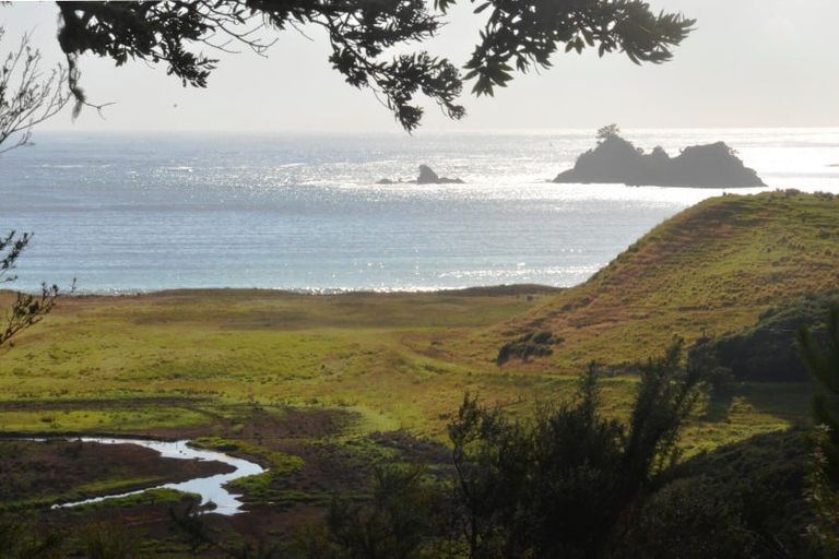 Photo of property in 638 Whangaruru Road North, Whangaruru, Russell, 0184