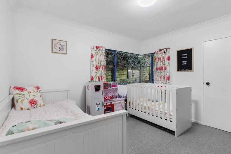 Photo of property in 2/87 Island Bay Road, Beach Haven, Auckland, 0626