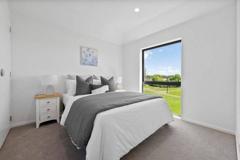 Photo of property in 4/18 Albert Road, Kelston, Auckland, 0602