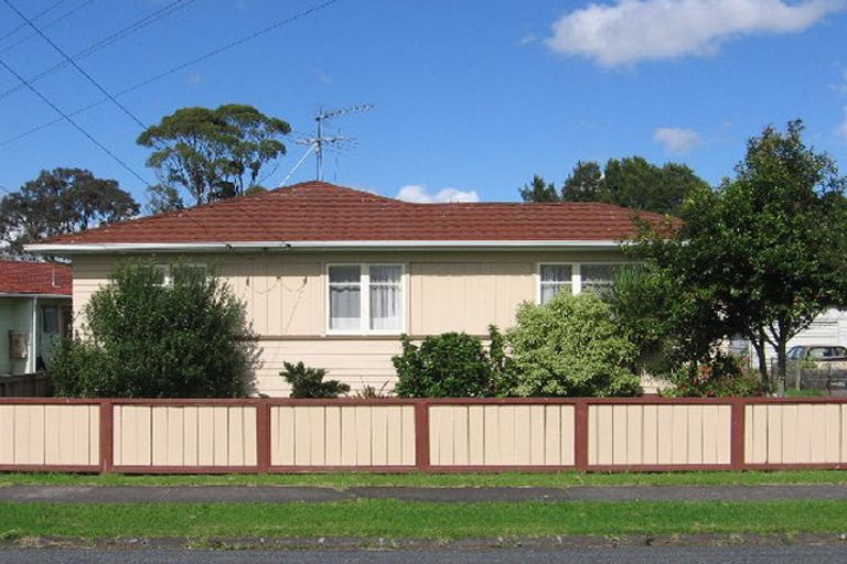 Photo of property in 27 Dale Crescent, Pakuranga, Auckland, 2010