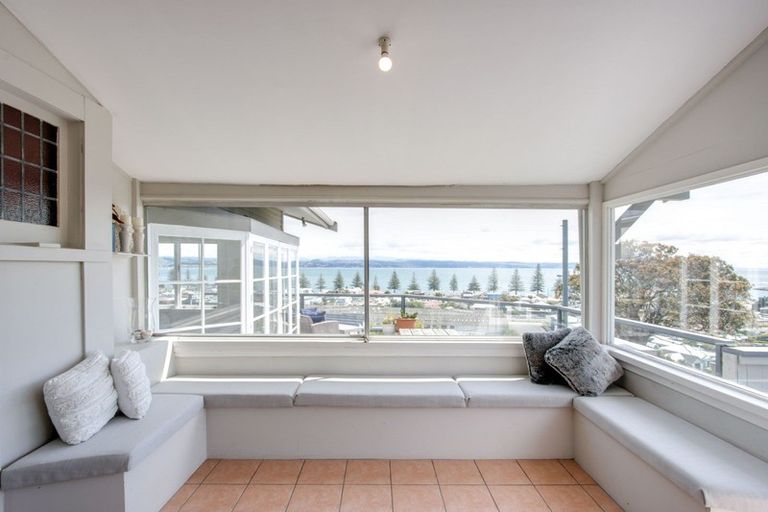 Photo of property in 18 Milton Terrace, Hospital Hill, Napier, 4110