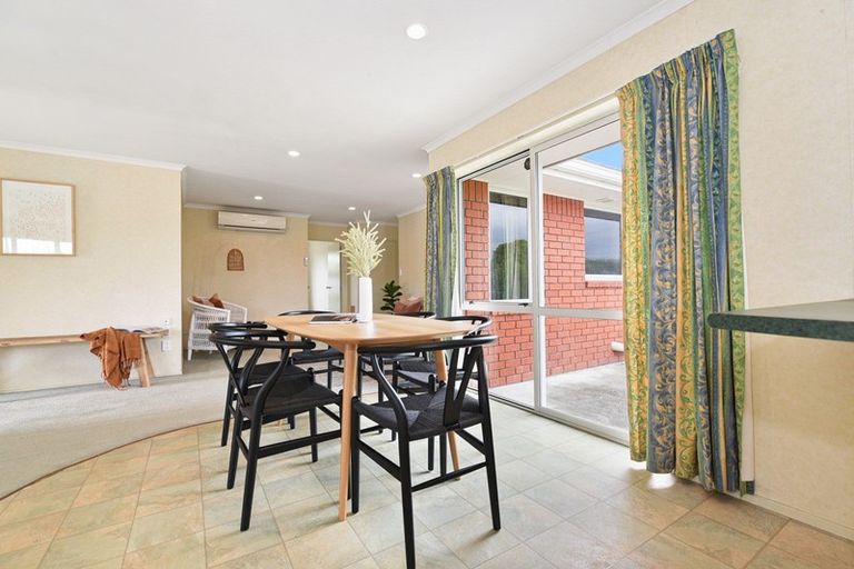 Photo of property in 37 Nottingham Drive, Hamilton East, Hamilton, 3216