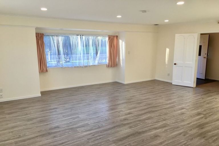 Photo of property in 20 Golfland Drive, Golflands, Auckland, 2013