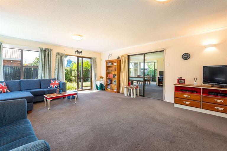 Photo of property in 17 Ridder Place, Halswell, Christchurch, 8025