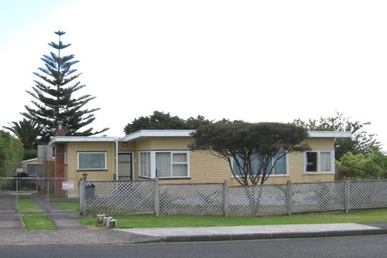 Photo of property in 3 Drome View Place, Beach Haven, Auckland, 0626