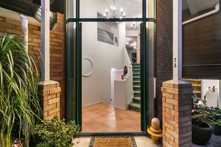 Photo of property in 7a Lake Road, Northcote, Auckland, 0627