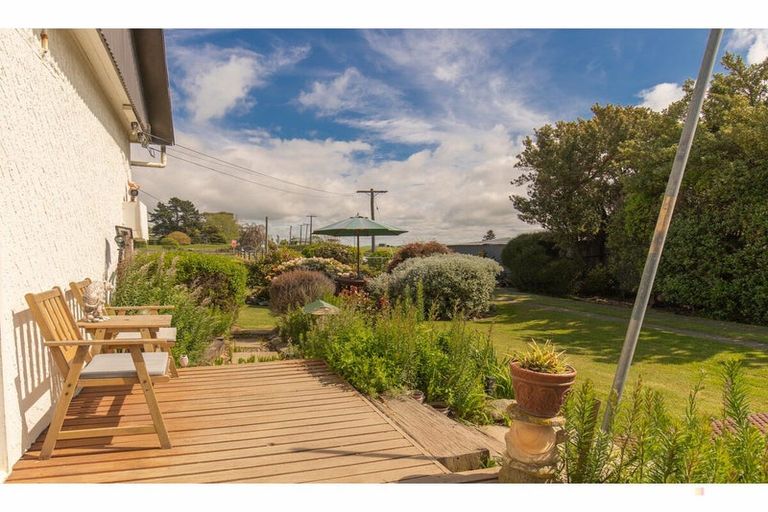 Photo of property in 347 Waimate Highway, Saint Andrews, Timaru, 7971