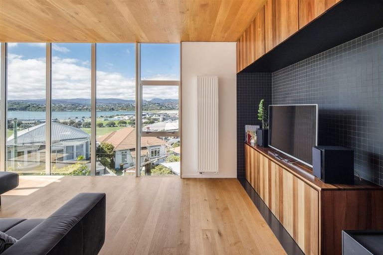 Photo of property in 6 Crawford Road, Kilbirnie, Wellington, 6022