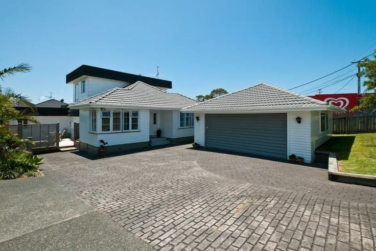 Photo of property in 607 Beach Road, Rothesay Bay, Auckland, 0630