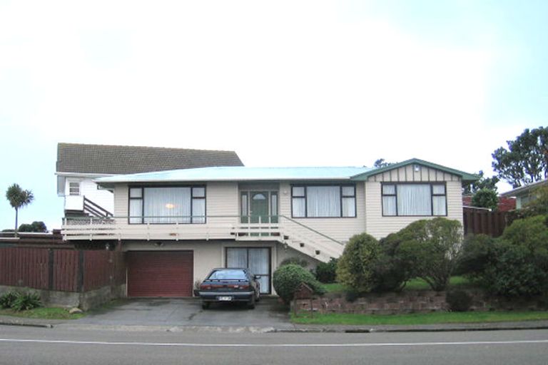 Photo of property in 4 Pelorous Street, Paparangi, Wellington, 6037