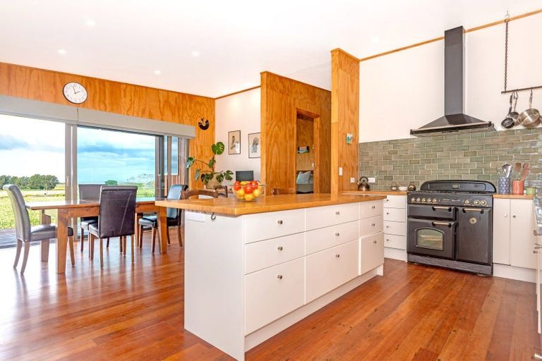 Photo of property in 1266 Wharerata Road, Muriwai, Manutuke, 4072