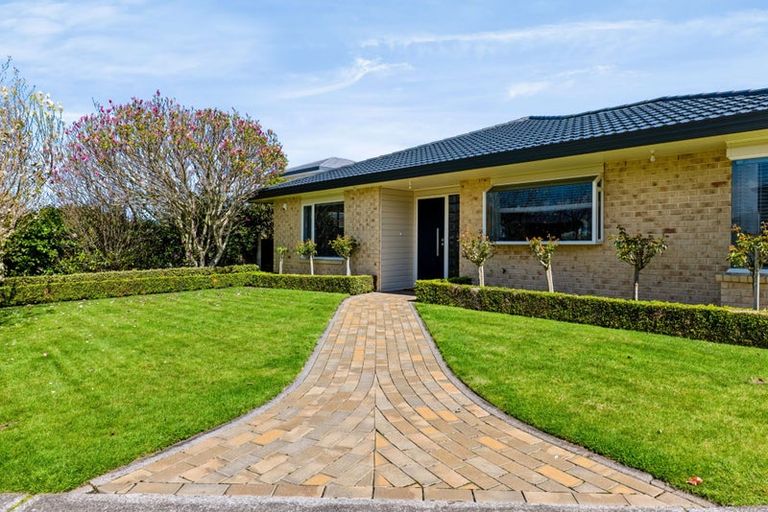 Photo of property in 6 Edna Wills Place, Hawera, 4610