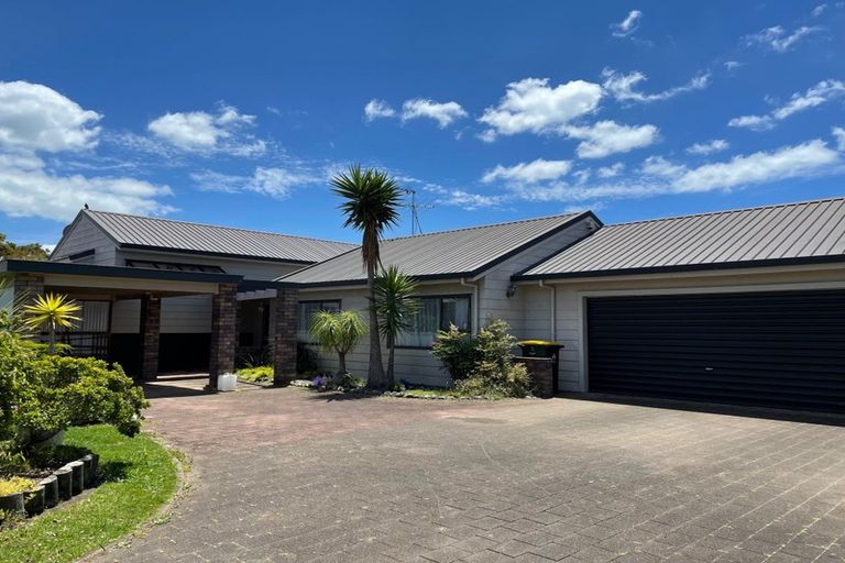 Photo of property in 14 Sheralee Place, Bucklands Beach, Auckland, 2014