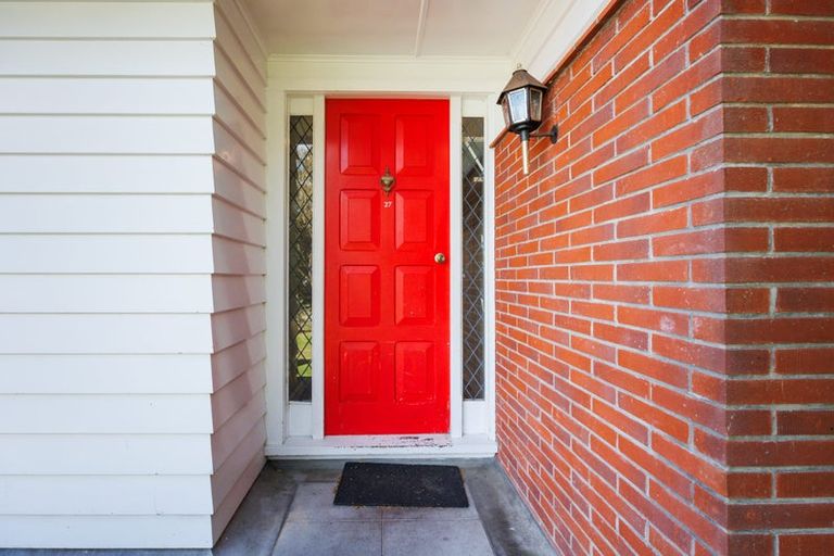 Photo of property in 27 Saint Albans Avenue, Hokowhitu, Palmerston North, 4410