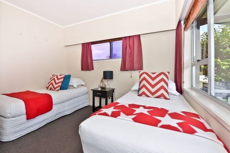 Photo of property in 1 Burwood Place, Silverdale, Hamilton, 3216