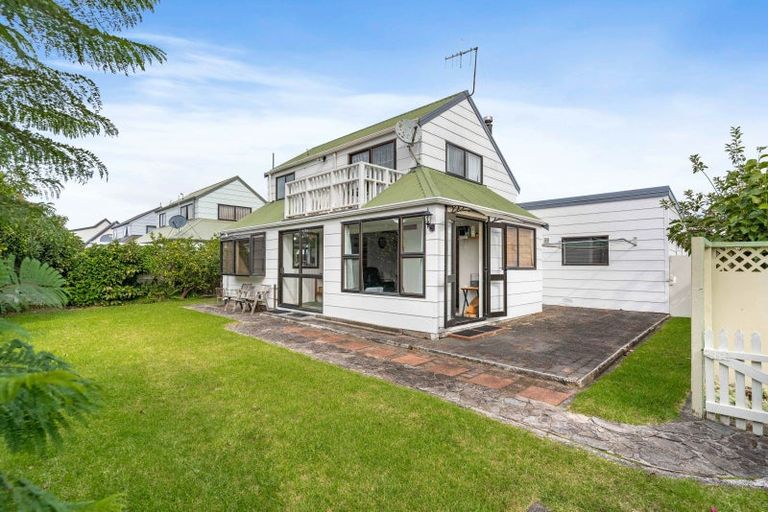 Photo of property in 106 Everitt Crescent, Whangamata, 3620