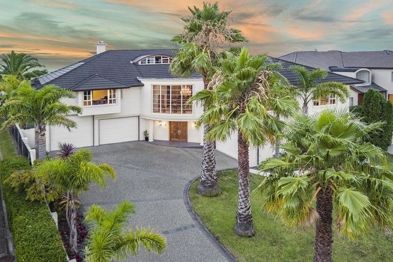 Photo of property in 18 Stevenson Way, Cockle Bay, Auckland, 2014