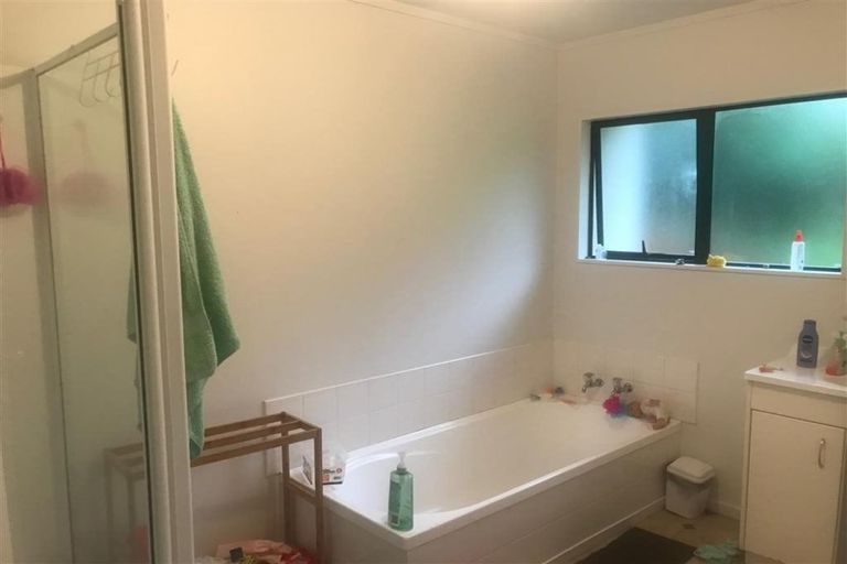 Photo of property in 112b Triangle Road, Massey, Auckland, 0614