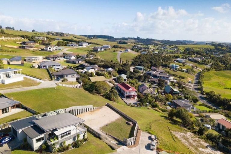 Photo of property in 21 Nancy Wake Place, Cable Bay, 0420