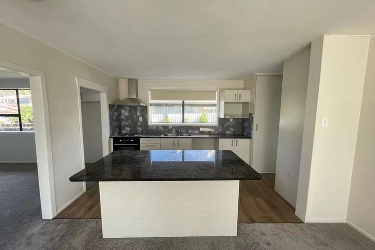 Photo of property in 128 Cobham Crescent, Kelston, Auckland, 0602