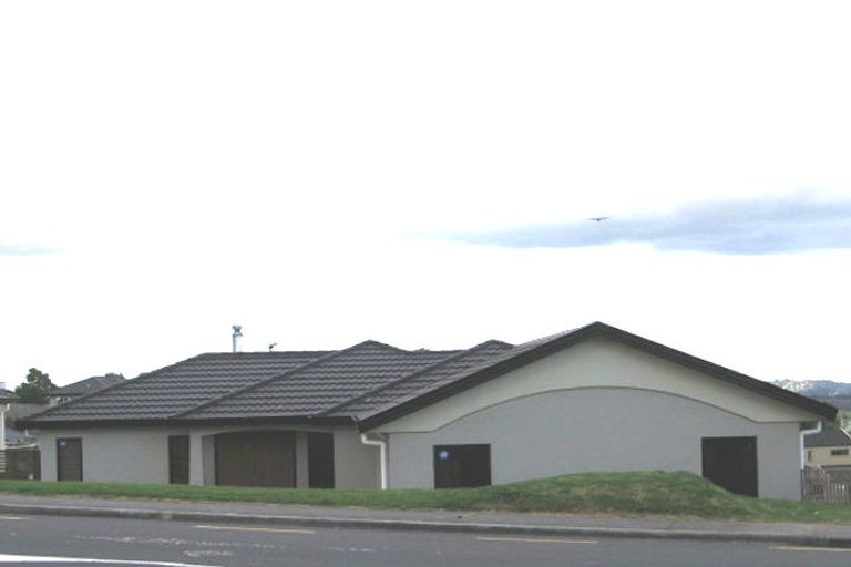 Photo of property in 58 Luckens Road, West Harbour, Auckland, 0618