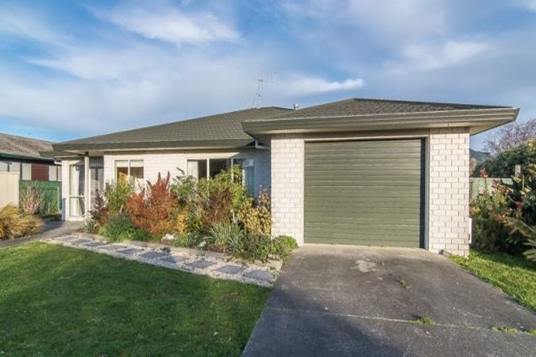 Photo of property in 38 Arawhata Road, Paraparaumu, 5032