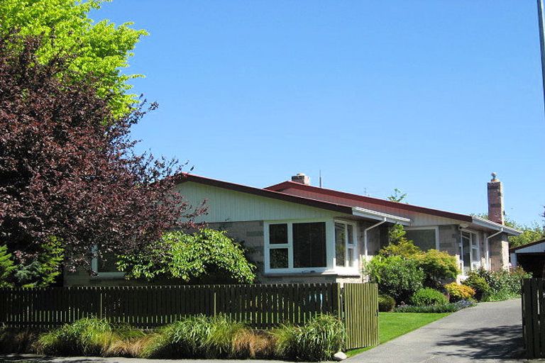 Photo of property in 21 Oakfield Street, Burnside, Christchurch, 8053