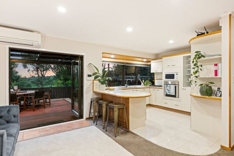 Photo of property in 5 Crestview Place, Browns Bay, Auckland, 0630