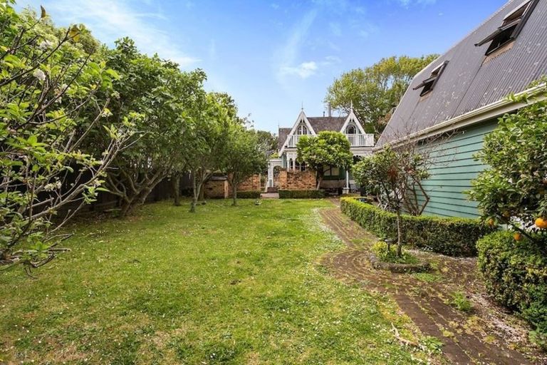 Photo of property in 17 Norwood Road, Bayswater, Auckland, 0622