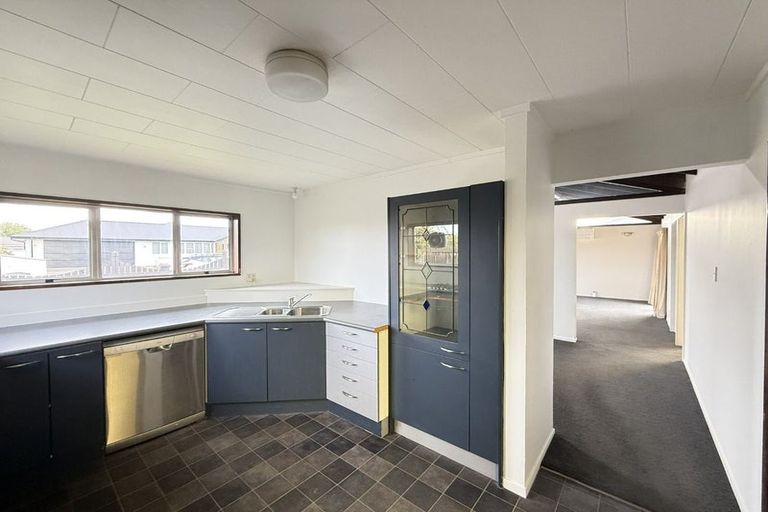 Photo of property in 6 Royal Park Drive, Parklands, Christchurch, 8083