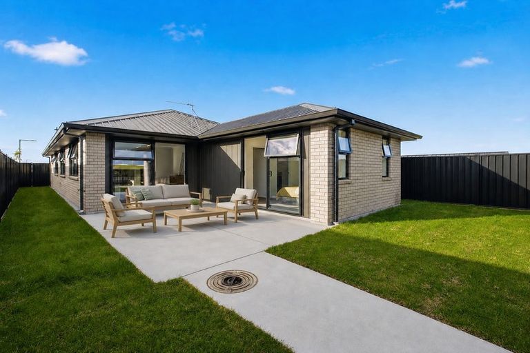 Photo of property in 64 Empire Crescent, Papamoa, 3118