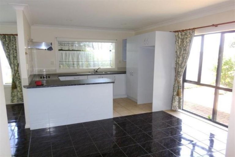 Photo of property in 2 Genesis Place, Flat Bush, Auckland, 2019