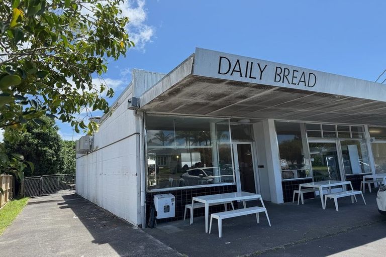 Photo of property in 2 Nga Tutu Place, Belmont, Auckland, 0622