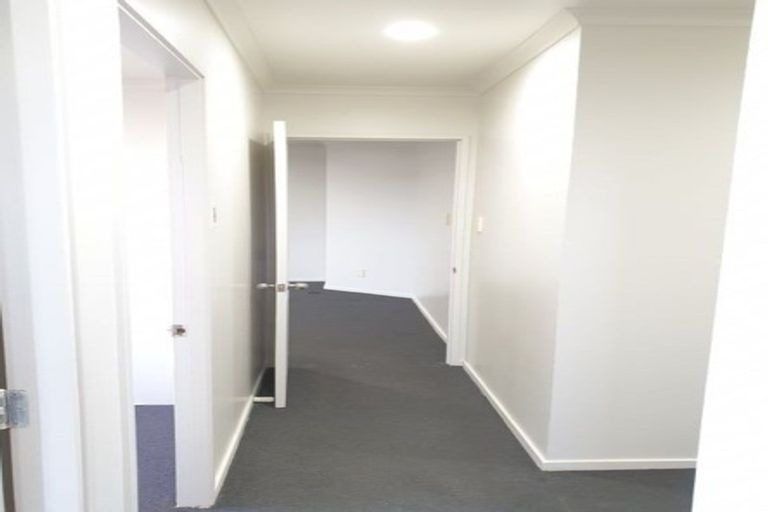 Photo of property in 10 Piriti Place, Weymouth, Auckland, 2103