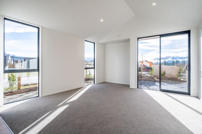 Photo of property in 2 Matakanui Lane, Wanaka, 9305