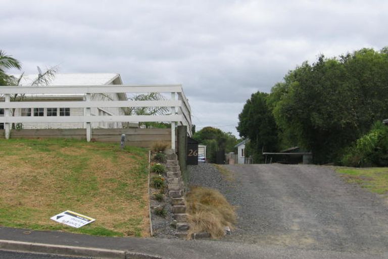 Photo of property in 26 Tiri Tiri Road, Birkdale, Auckland, 0626
