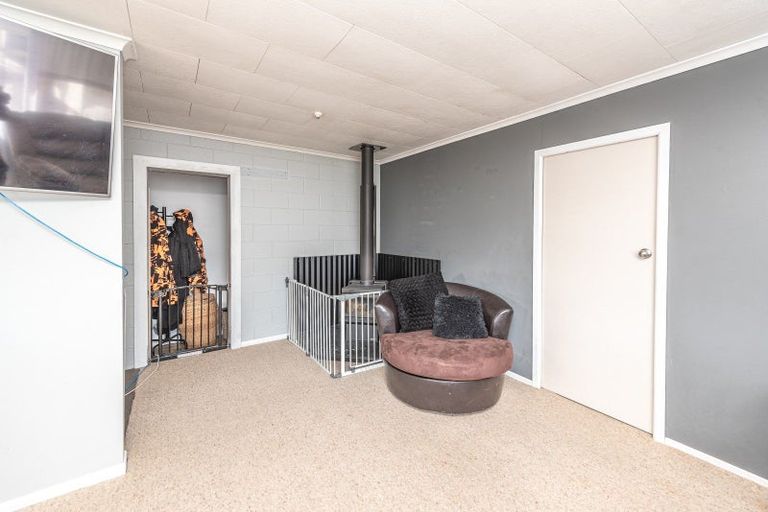 Photo of property in 12 Kowhai Street, Castlecliff, Whanganui, 4501