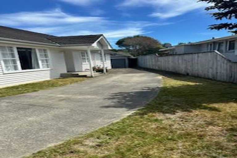 Photo of property in 22 Mary Crescent, Elderslea, Upper Hutt, 5018