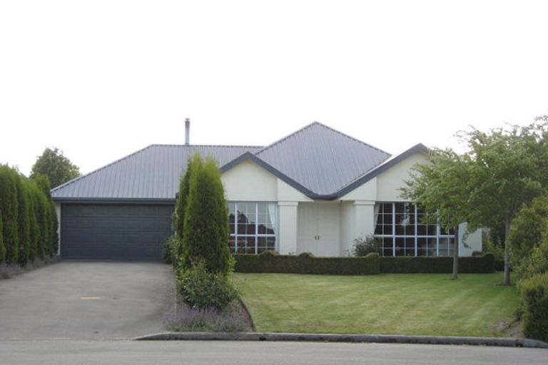 Photo of property in 16 Melford Close, Rangiora, 7400
