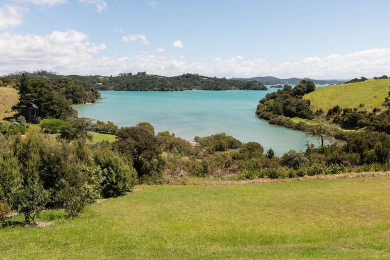 Photo of property in 37 Te Akau Drive, Russell, 0272