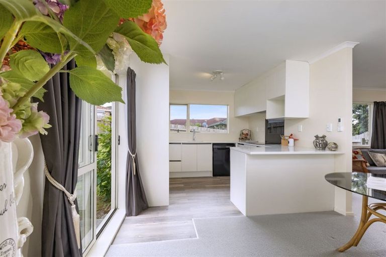 Photo of property in 49 Castlefinn Drive, Weymouth, Auckland, 2103
