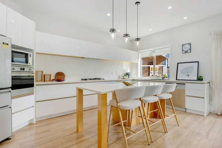 Photo of property in 39 Scarlet Oak Drive, Schnapper Rock, Auckland, 0632