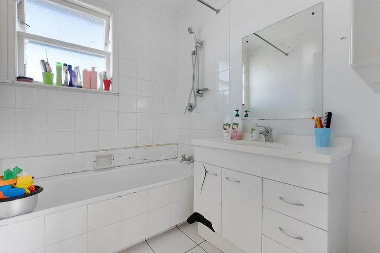 Photo of property in 76 Cargill Street, Papakura, 2110