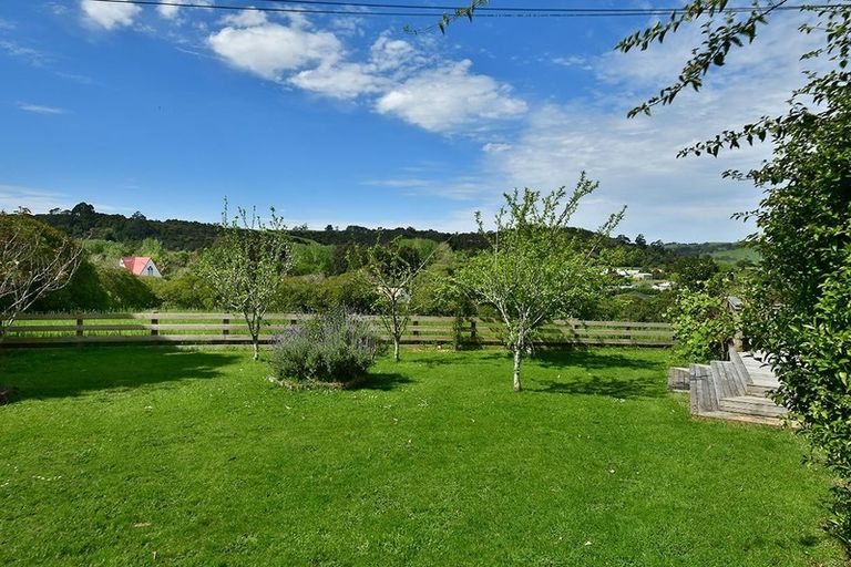 Photo of property in 11 Pinchgut Road, Kaukapakapa, 0873