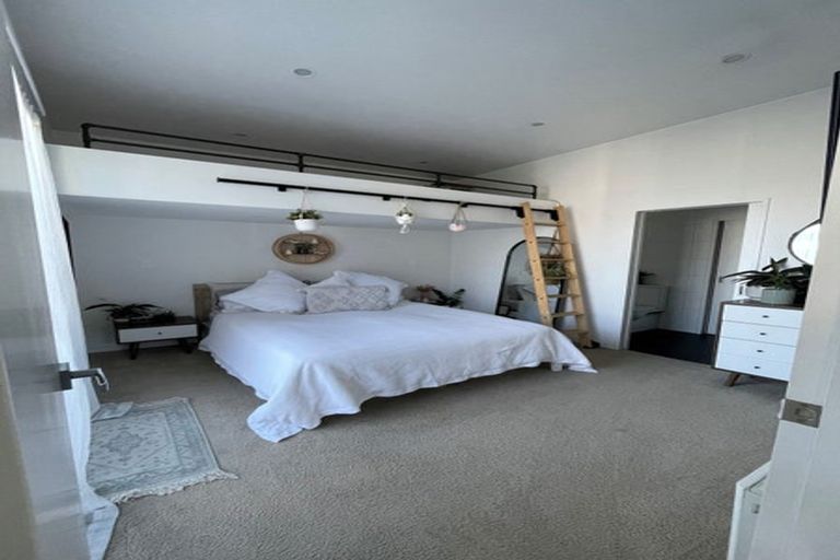 Photo of property in 13a Dillon Street, Lowry Bay, Lower Hutt, 5013